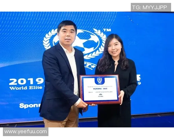 伊犁签约国际足球巨星引发关注 助力当地足球发展迈向新高峰 伊犁签约国际足球巨星引发关注 助力当地足球发展迈向新高峰