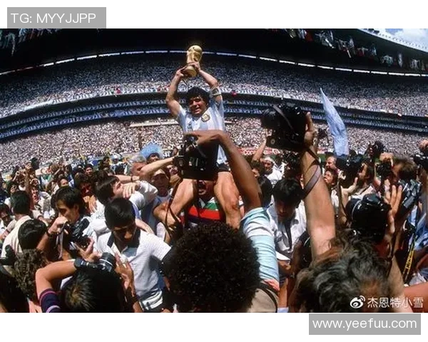 天下足球每周一黄金时段精彩呈现球迷必看赛事分析与回顾 天下足球每周一黄金时段精彩呈现球迷必看赛事分析与回顾